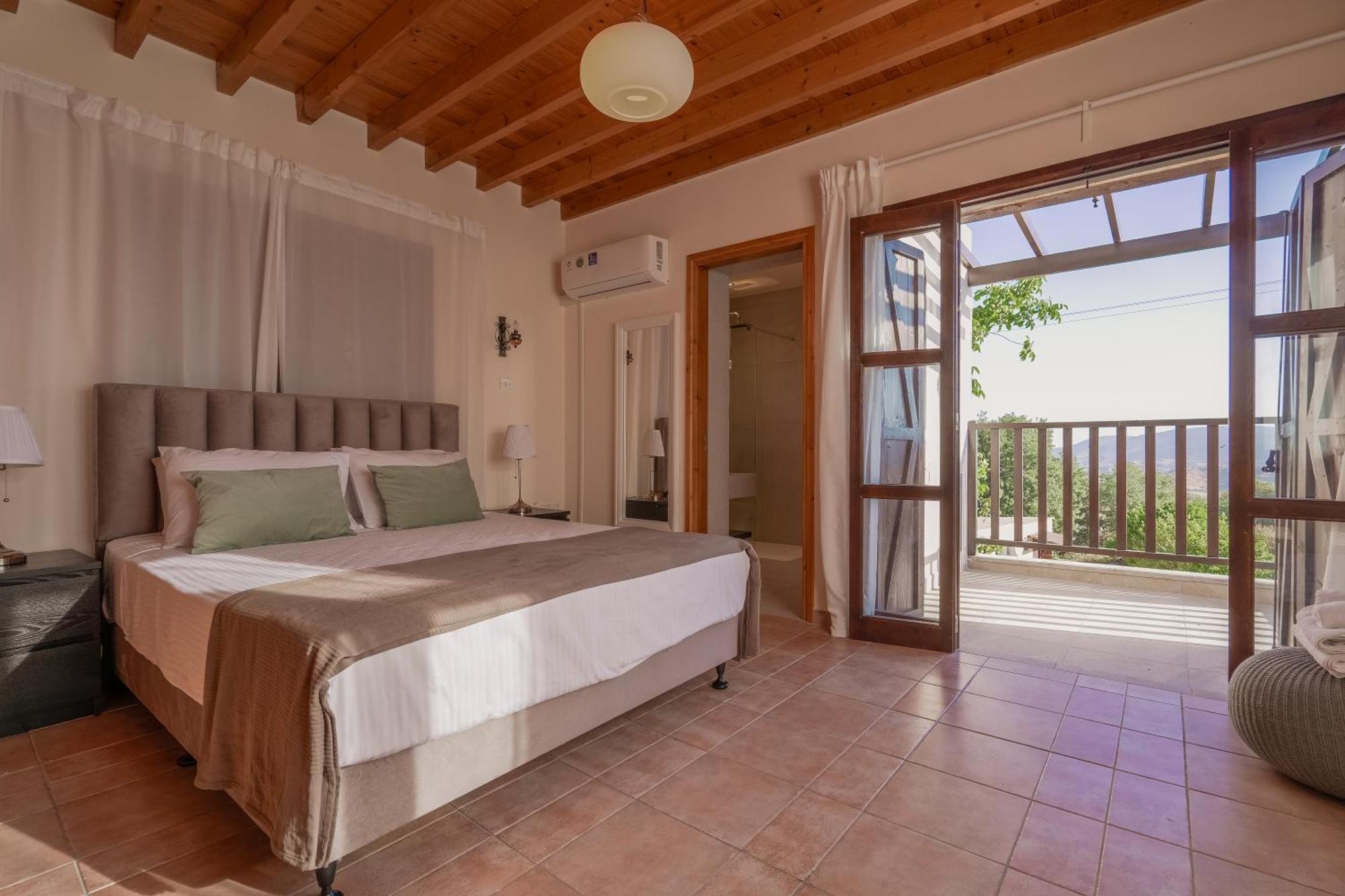 Phaedrus Living: Amarakos Pafos